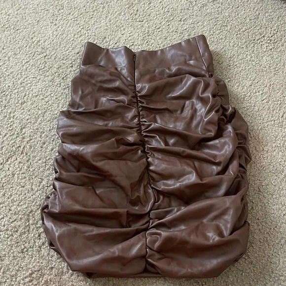 Mini leather skirt - Picture 5 of 5